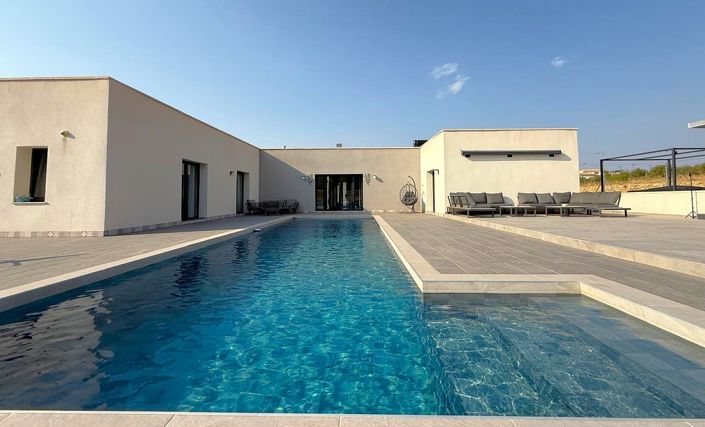 Image No.1-4 Bed Villa for sale