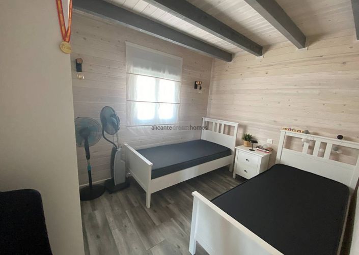 Image No.25-3 Bed Property for sale