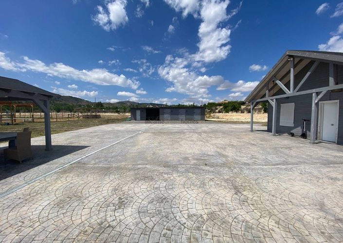 Image No.5-3 Bed Property for sale