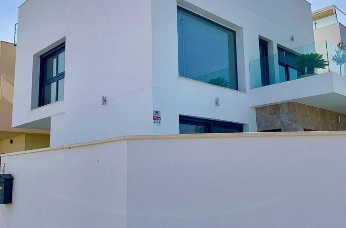 Image No.10-3 Bed Villa for sale