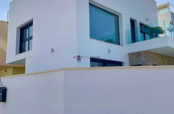 Image No.10-3 Bed Villa for sale