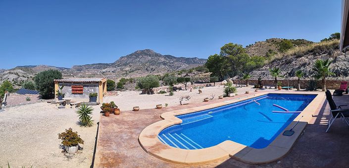 Image No.2-4 Bed Villa for sale