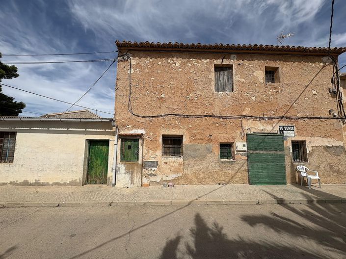 Image No.1-6 Bed Semi-Detached for sale