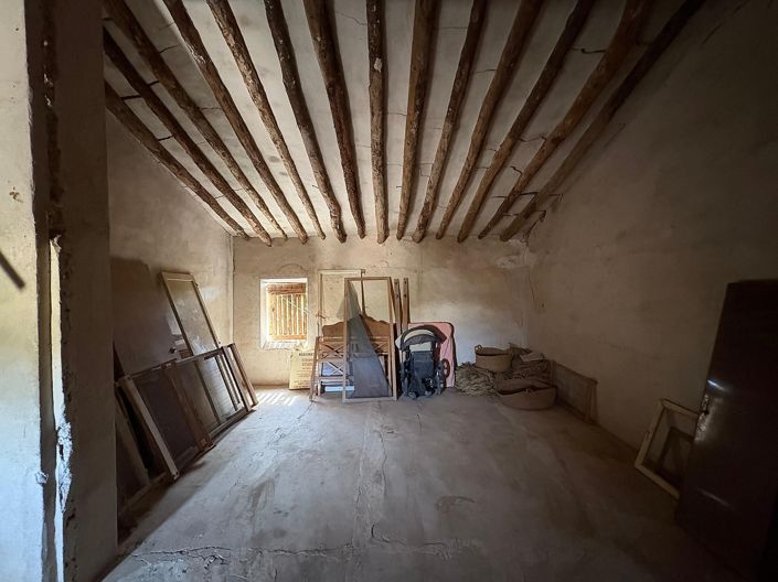 Image No.12-6 Bed Semi-Detached for sale