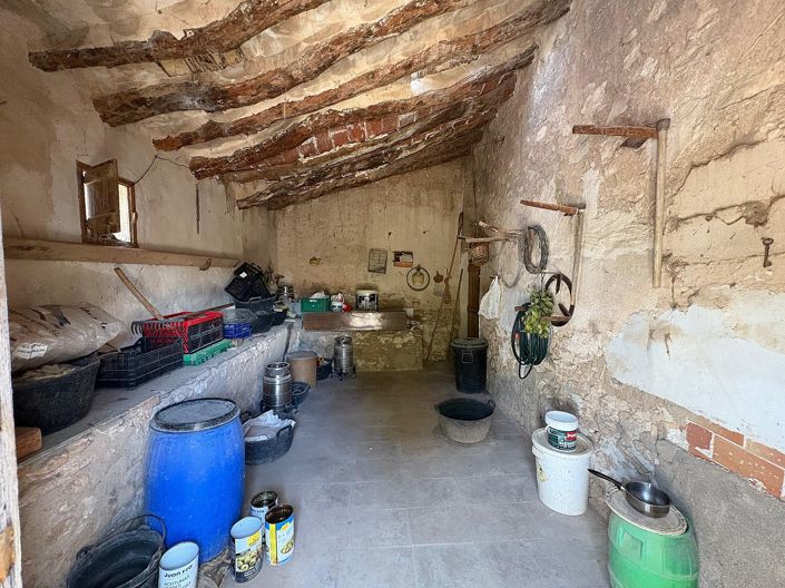 Image No.17-6 Bed Semi-Detached for sale