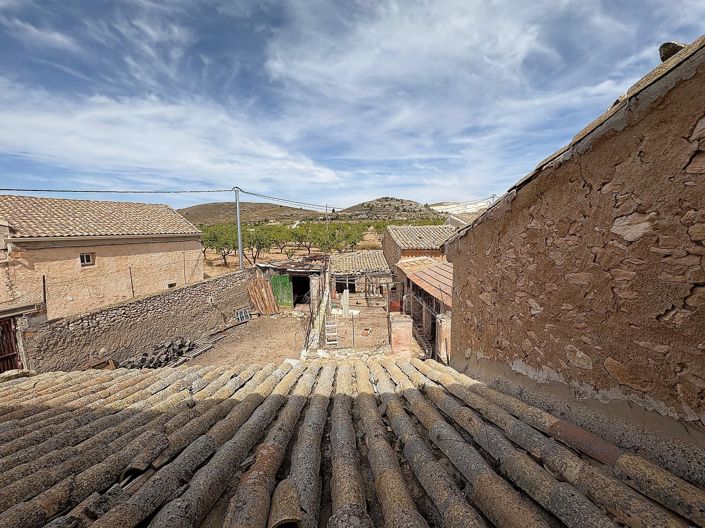 Image No.21-6 Bed Semi-Detached for sale