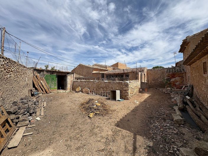 Image No.22-6 Bed Semi-Detached for sale