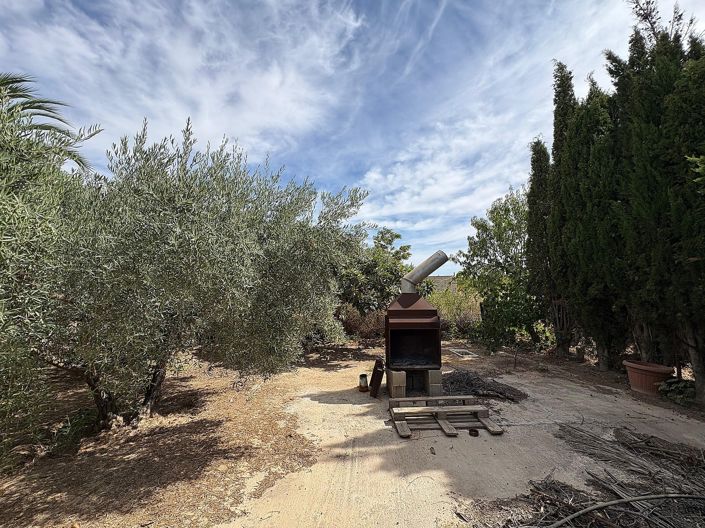 Image No.26-6 Bed Semi-Detached for sale