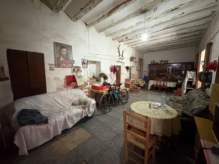 Image No.4-6 Bed Semi-Detached for sale