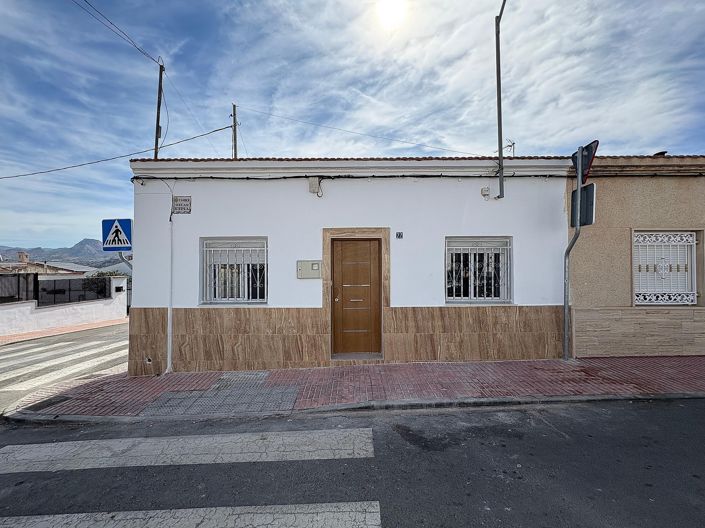 Image No.1-3 Bed Townhouse for sale
