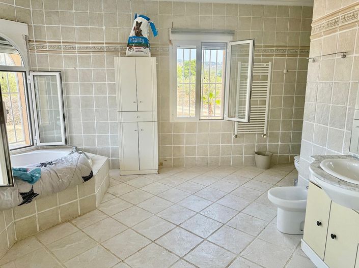 Image No.10-3 Bed Villa for sale