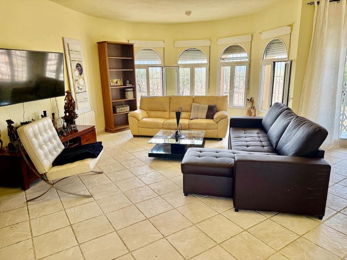 Image No.2-3 Bed Villa for sale