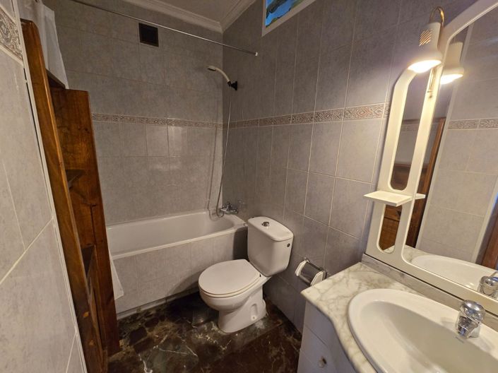 Image No.18-4 Bed Townhouse for sale