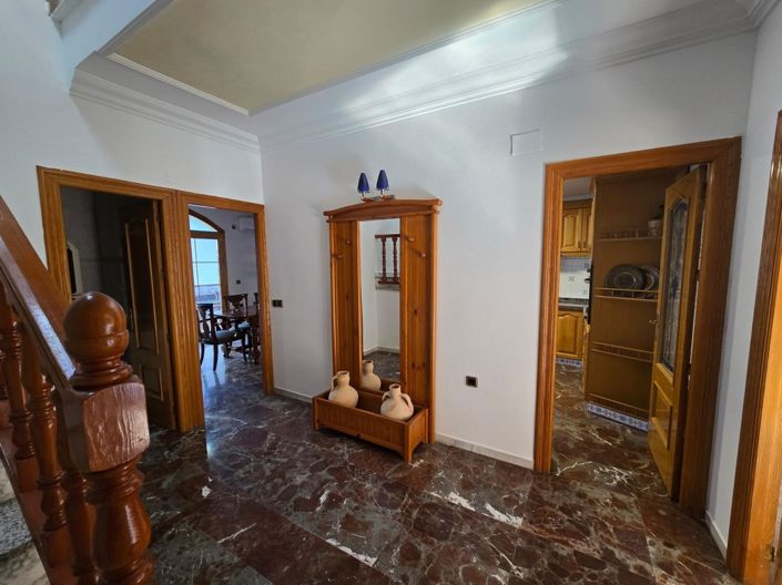 Image No.21-4 Bed Townhouse for sale