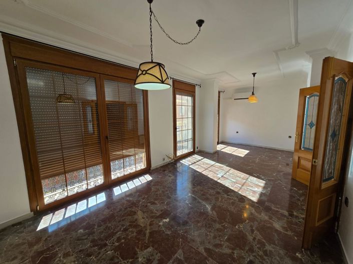 Image No.22-4 Bed Townhouse for sale