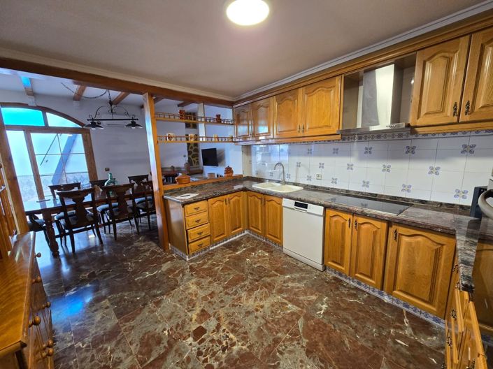 Image No.23-4 Bed Townhouse for sale