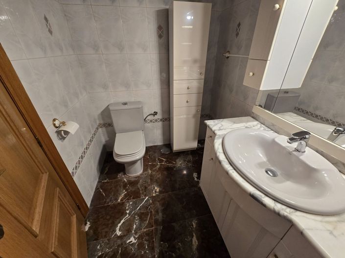 Image No.29-4 Bed Townhouse for sale