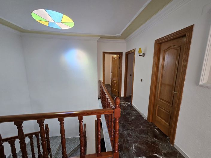 Image No.30-4 Bed Townhouse for sale