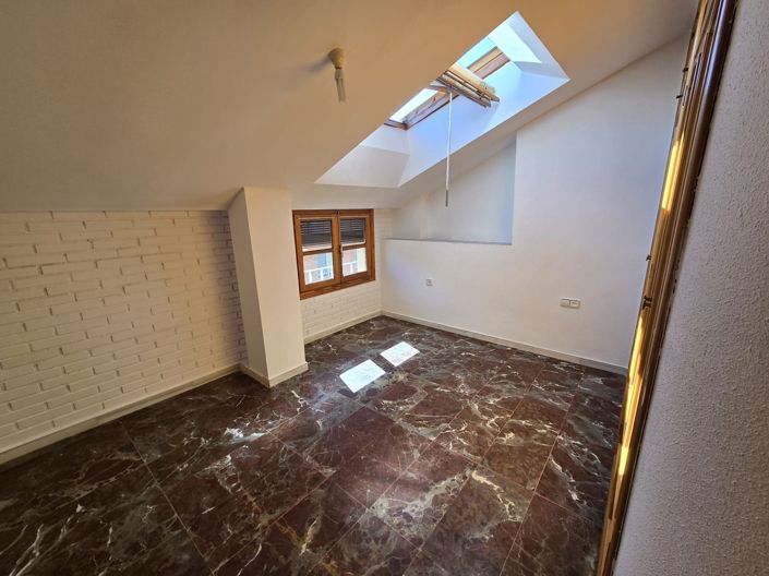 Image No.35-4 Bed Townhouse for sale