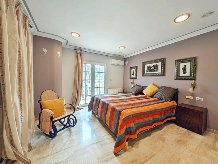 Image No.11-8 Bed Country House for sale