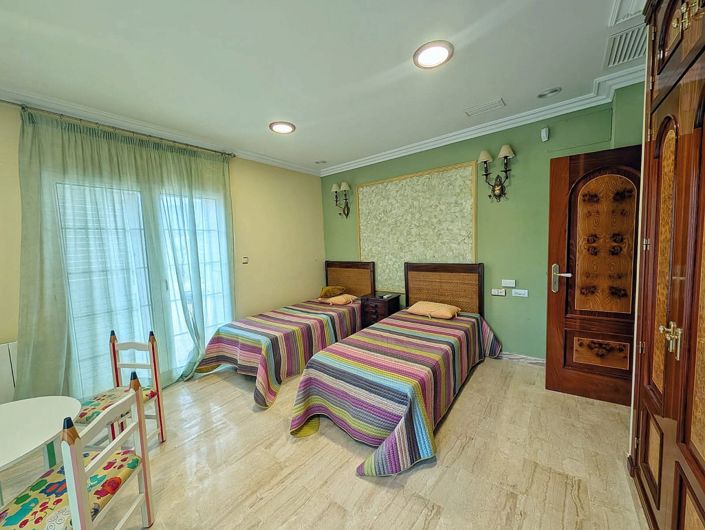 Image No.13-8 Bed Country House for sale