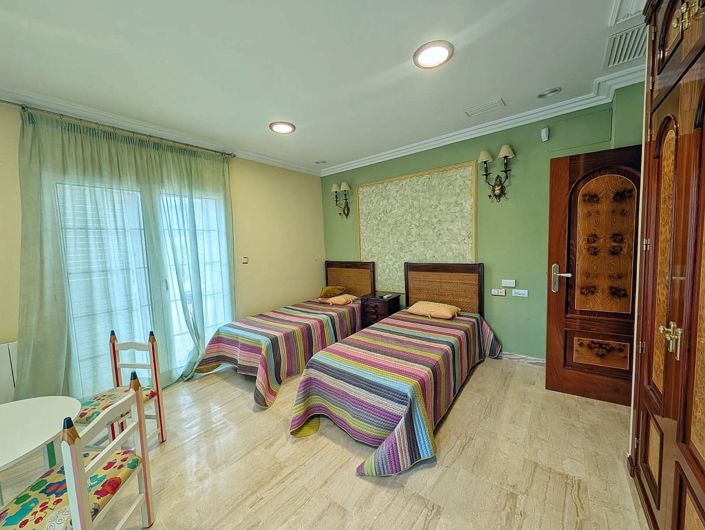 Image No.13-8 Bed Country House for sale