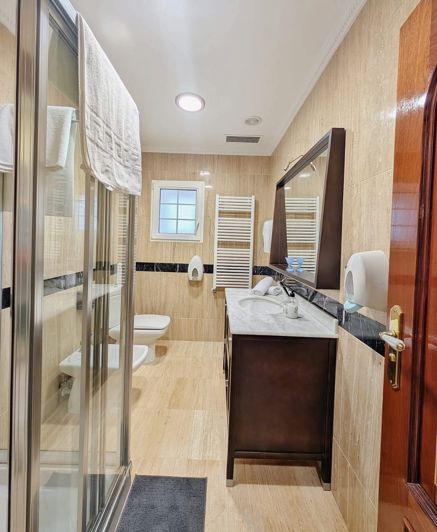 Image No.18-8 Bed Country House for sale