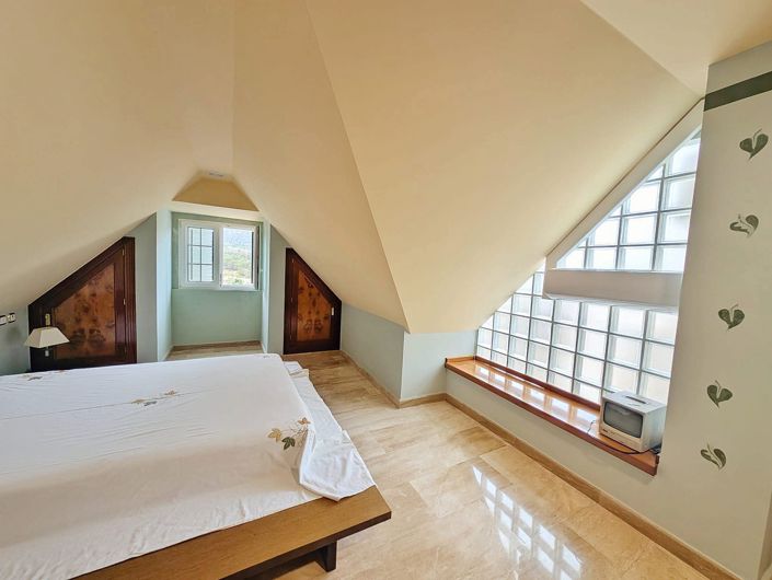 Image No.27-8 Bed Country House for sale