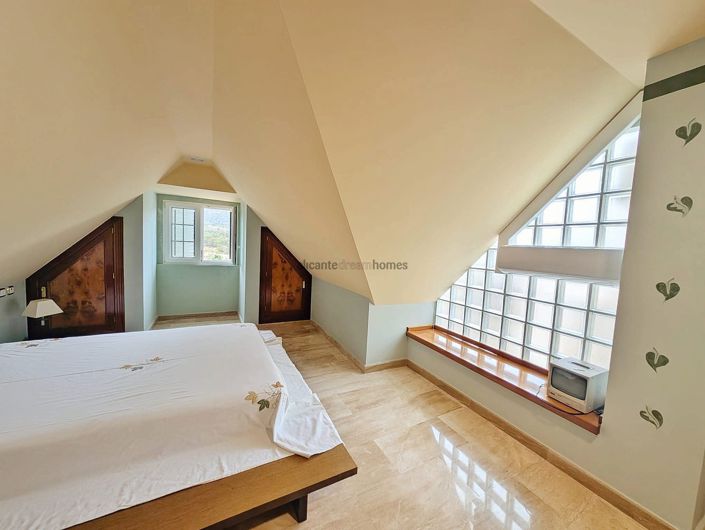 Image No.27-8 Bed Country House for sale