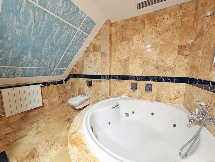 Image No.31-8 Bed Country House for sale