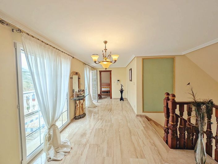 Image No.33-8 Bed Country House for sale