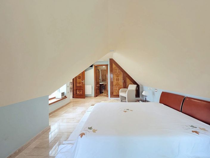 Image No.34-8 Bed Country House for sale