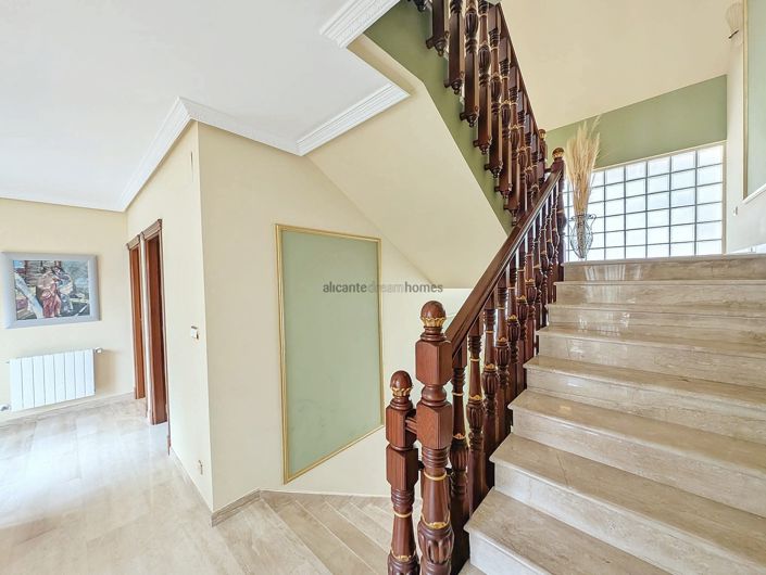 Image No.37-8 Bed Country House for sale