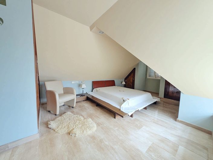 Image No.38-8 Bed Country House for sale