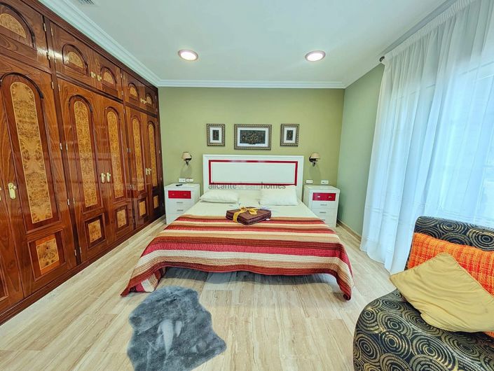 Image No.43-8 Bed Country House for sale