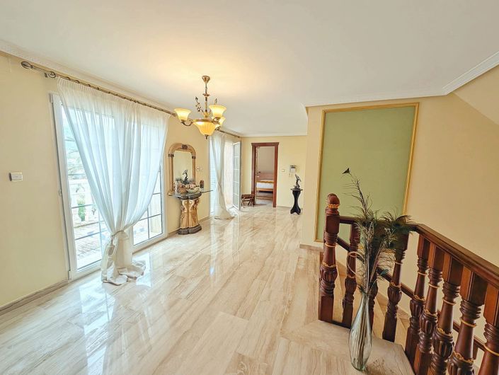 Image No.45-8 Bed Country House for sale