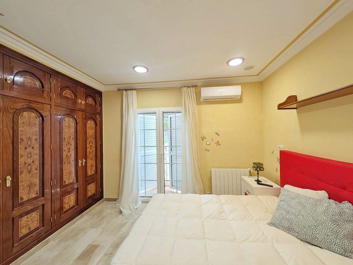 Image No.46-8 Bed Country House for sale