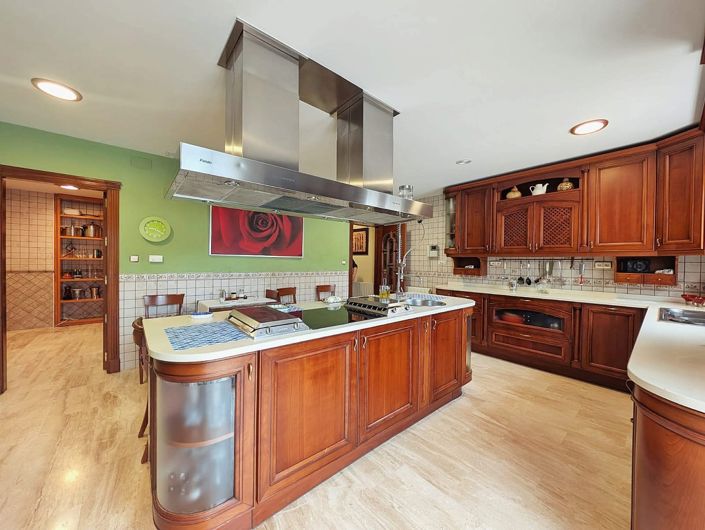 Image No.49-8 Bed Country House for sale