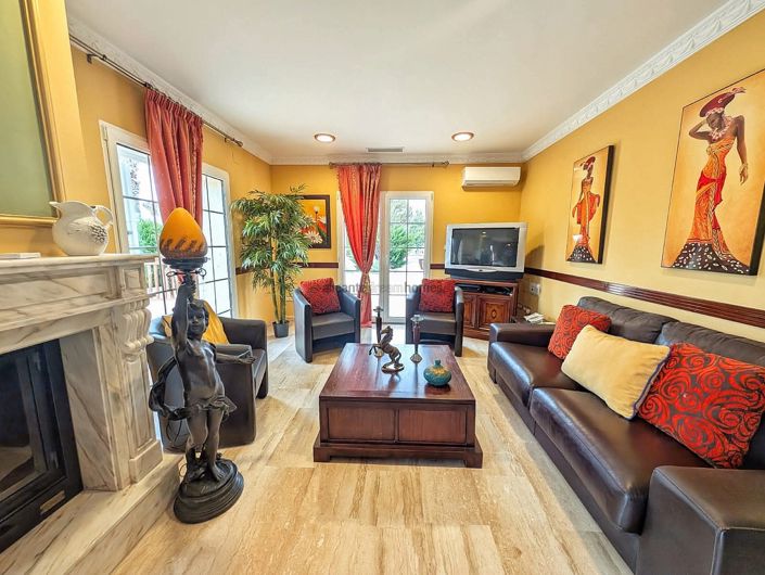 Image No.8-8 Bed Country House for sale