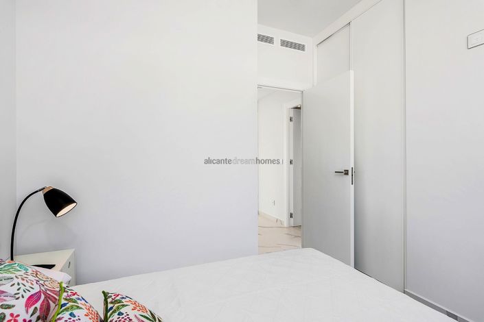 Image No.15-2 Bed Bungalow for sale