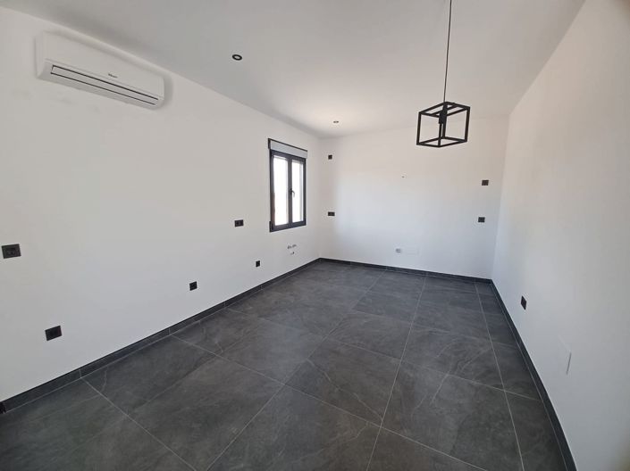 Image No.5-1 Bed Villa for sale