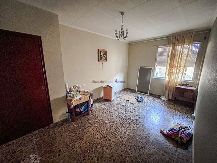 Image No.10-6 Bed Townhouse for sale