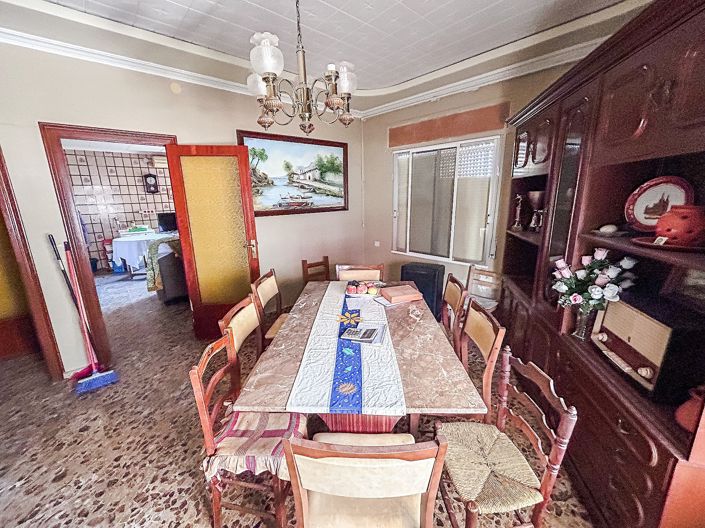 Image No.11-6 Bed Townhouse for sale