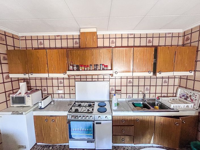 Image No.14-6 Bed Townhouse for sale