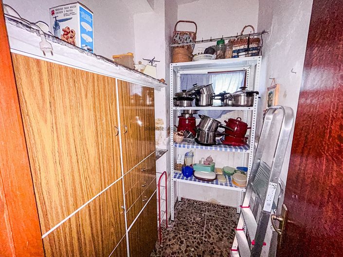 Image No.16-6 Bed Townhouse for sale