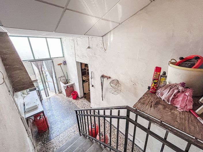 Image No.17-6 Bed Townhouse for sale