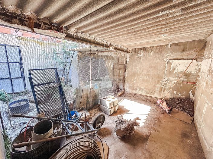 Image No.18-6 Bed Townhouse for sale