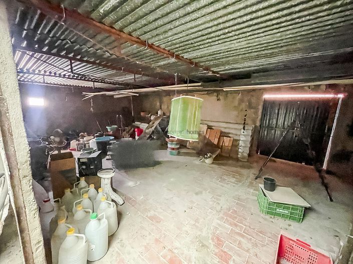 Image No.22-6 Bed Townhouse for sale