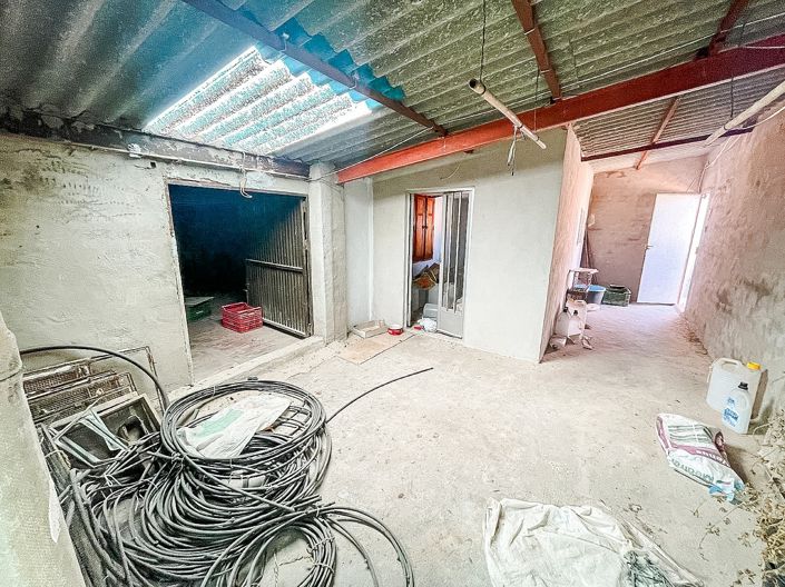 Image No.23-6 Bed Townhouse for sale