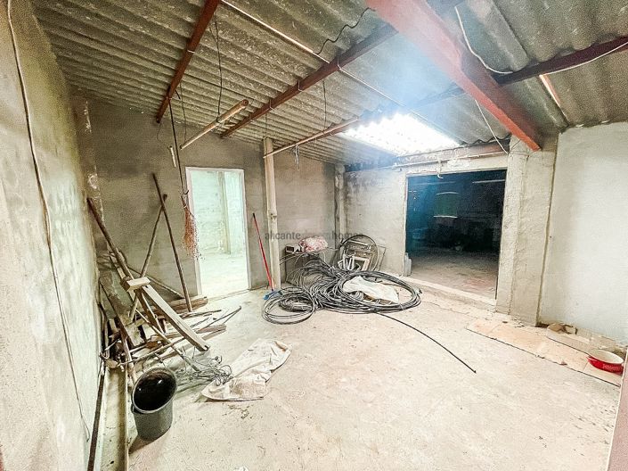 Image No.27-6 Bed Townhouse for sale